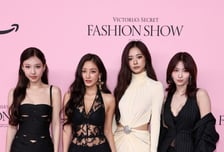 트와이스, 란제리 패션쇼 참석…전신 레이스+언더붑 "파격적"