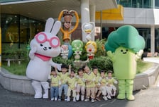 KB금융, '문화의 날' 맞아 어린이 관람객 50명과 이벤트