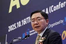 [사진]개회사하는 이식 KISTI 원장