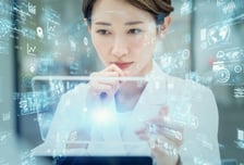 조부 의료사고에 '의학판 챗GPT' 만든 억만장자…의사들 써보고 깜짝 [월드콘]