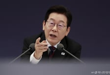 이재명 대통령 지지율 54% '취임후 최저'…민주당 39%·국민의힘 25%