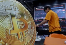 "주식·금이나 사둘 걸"…26조 역대급 청산 충격, 코인 개미는 한숨 푹푹