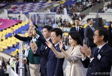 [속보]이재명 대통령 "글로벌 허브도시 부산, 세계적 스포츠 및 문화도시로 도약할 수 있길"