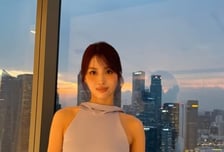 트와이스 모모, '비현실 몸매' 시선 집중…"야경보다 빛나" 팬들 감탄