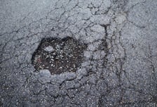 수도권제1순환 남양주IC서 포트홀 발생…차 23대 타이어 파손