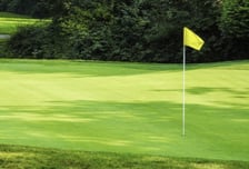 가평 골프장서 언덕 오르던 카트 5m 아래로 추락…70대 직원 2명 사망