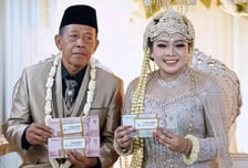 손녀뻘과 결혼한 노신랑, 신붓값만 '2.6억'…인니 '시끌'