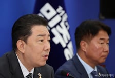 [속보]與김병기 "캄보디아 송환, 범죄자여도 국민...데려와서 우리가 처벌해야"