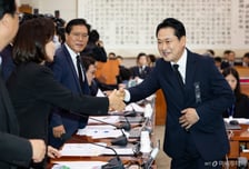 "야스쿠니 참배와 다를 게 없어"…민주당, '윤석열 면회' 장동혁 맹공