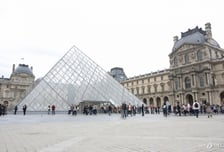 '전기톱' 들고 루브르 박물관 들어갔다…강도들, 뭐 훔쳐 갔나 보니