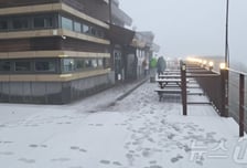 단풍보다 먼저 찾아온 첫눈…설악산 대청봉 하얗게 물들었다