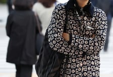 "갑자기 추워졌어" 군고구마·핫팩 불티…백화점은 패딩 쫙 깔았다