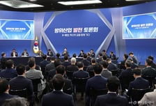 [속보]이재명 대통령 "방산, 독점화되면 곤란…새싹 많이 키워야"