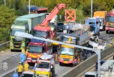 평택시흥선 남안산IC서 5중 추돌…화물차 운전자 사망, 4명 부상