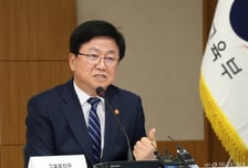 최교진 장관 "유아 영어학원 규제 필요...대입 개편은 국교위에 협조"