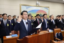 "규제로 집값 잡을 수 있나" vs "불 번지던 상황"…부동산 대책 공방