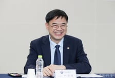 "집값 떨어지면 사라, 노도강 타격 양해"…'56억 재산' 국토차관 발언 논란