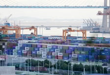 '추석 연휴' 10월 중순 수출 7.8%↓…대미 수출은 24.7% '뚝'