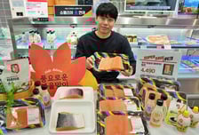 이제는 연어도 국산 시대...롯데마트, 대형마트 최초 국산 '왕연어' 판매