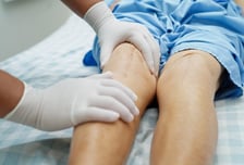 "갑자기 내 얼굴이, 왜?" 삐뚤어진 입꼬리…찬바람에 '구안와사' 주의보