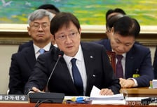 "이사회를 자기사람 '참호'로"..'연임' 금융지주 회장 정면비판한 이찬진