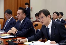 "민중기 국감 불러야" vs "김건희 비호하나" 또 맞붙은 與野 정무위