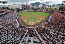 "이러니 내 자리 없지" 4만원 야구 티켓 40만원에…수억원 챙긴 암표상