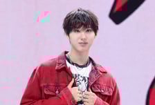 "팬이에요" 놀이공원서 마주친 신인 아이돌, 슬쩍 주고간 '깜짝 선물'