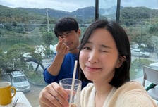 '쌍둥이 임신' 초아, 남편에 받은 선물 뭐길래…"수익률 51%"