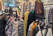 반팔셔츠→패딩으로 싹…"가을옷 장사는 포기" 옷가게도 달라졌다