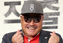 "개만도 못해" 정색한 김흥국…'정치 손절' 이유 밝혔다