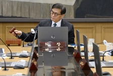 '금통위 D-1' 3차례 연속 금리동결 유력…다음 인하 시점은