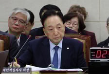 '윤석열 후원·신천지 표창' 김철수 적십자사 회장 "사퇴 안 한다"