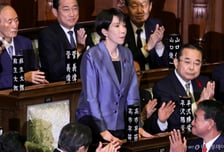 '여자 아베' 다카이치 총리, "131조원 넘는 경기부양책 준비 중"