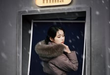 아이유가 선택한 겨울패딩..블랙야크 프리미엄 다운 시리즈 '히마'