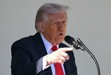 주가 뛴 인텔처럼…"트럼프 정부, 양자컴 기업 지분인수 논의"