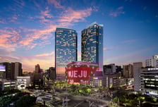 "롯데관광개발, 이익 가속화… 업종 내 최선호주로 커버리지 개시"-메리츠