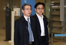 [속보]김용범, 한미 관세협상 관련 "핵심 쟁점, 아직도 양측 입장 팽팽하게 대립"