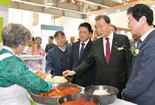 aT, 여름배추 신품종 '하라듀' 김치 실증과 기후변화 대응 성과 확인