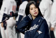 [포토] 배다해 '시구는 남편 이장원'