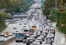 경부고속도로 동탄터널서 5중 추돌…관광버스 줄줄이 '쾅쾅'