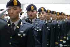 '덥고 불편한' 베레모 없어진다…육군, 챙 달린 전투모를 기본 군모로