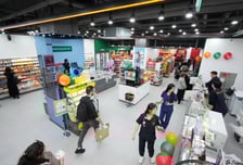 아이돌 굿즈 사고, K라면 먹고...세븐일레븐 '뉴웨이브플러스' 첫선