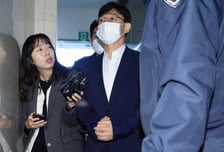 '구속 후 첫 조사' 임성근 전 사단장…포승줄 묶인 채 '묵묵부답'
