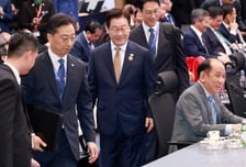 [속보]이재명 대통령 "스캠센터 등 조직적 범죄단지 확산…경찰청, 아세아나폴과 수사 공조"