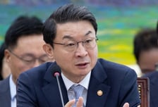 "부동산대책, 문재인 시즌2"..이억원 "비상조치, 실수요자는 대출 유지"