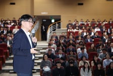 인공지능이 우리의 미래…국세청, AI대전환 위해 전 직원 '열공'