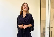 비키니 차림으로 대마 '뻑뻑'…금발 미녀의 이중생활 '마약 여왕'