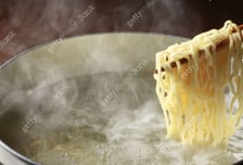 "배고프니까 빨리" 온수로 라면 끓였다간…"건강에 치명적" WHO 경고