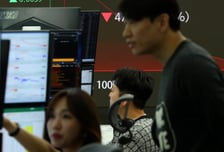 쓸어 담던 외국인 1.5조 던져…4000피 하루만에 내줬다